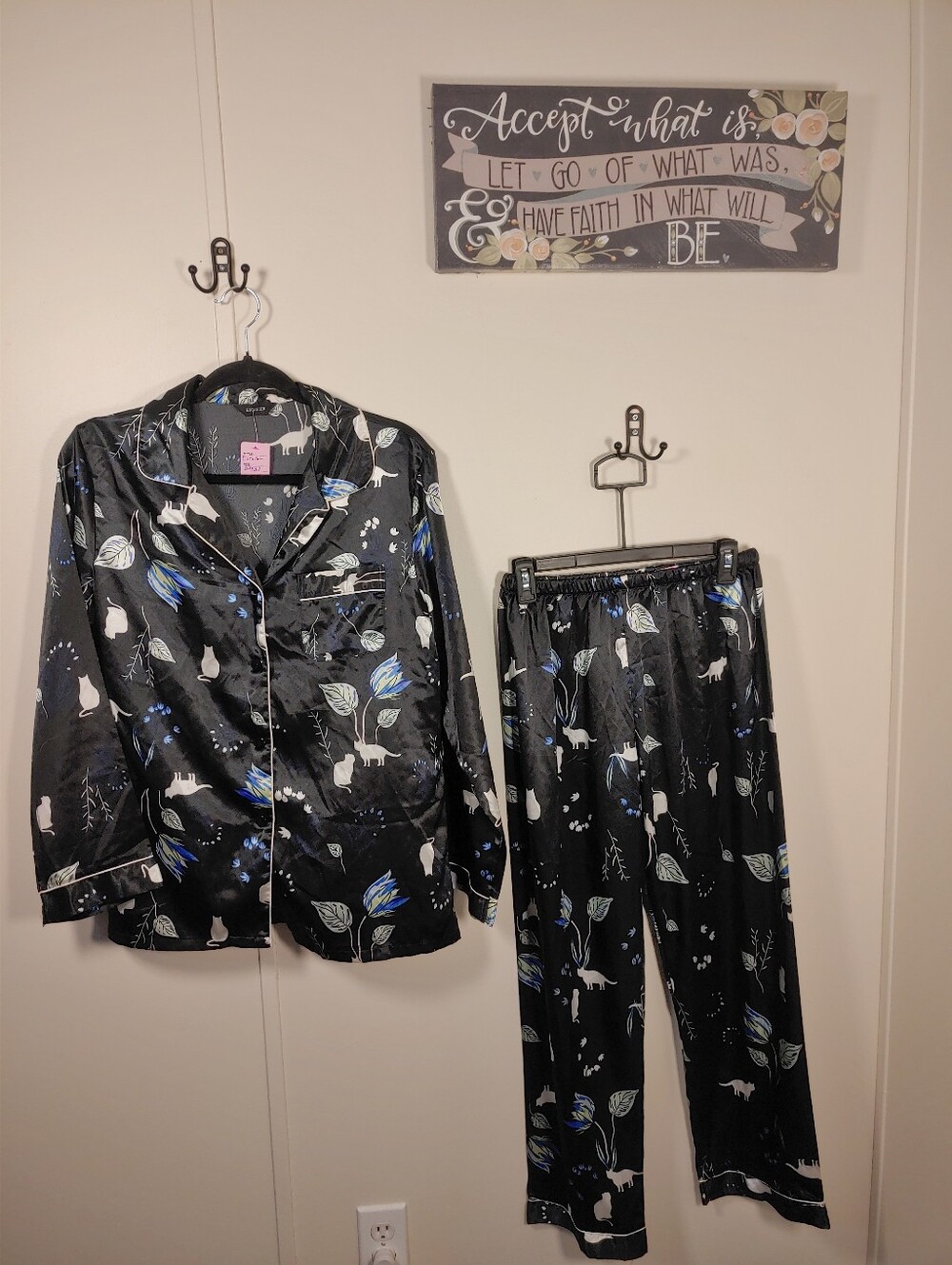 Medium Escalier Silky Long Sleeve Cat Shadow Pajama Set